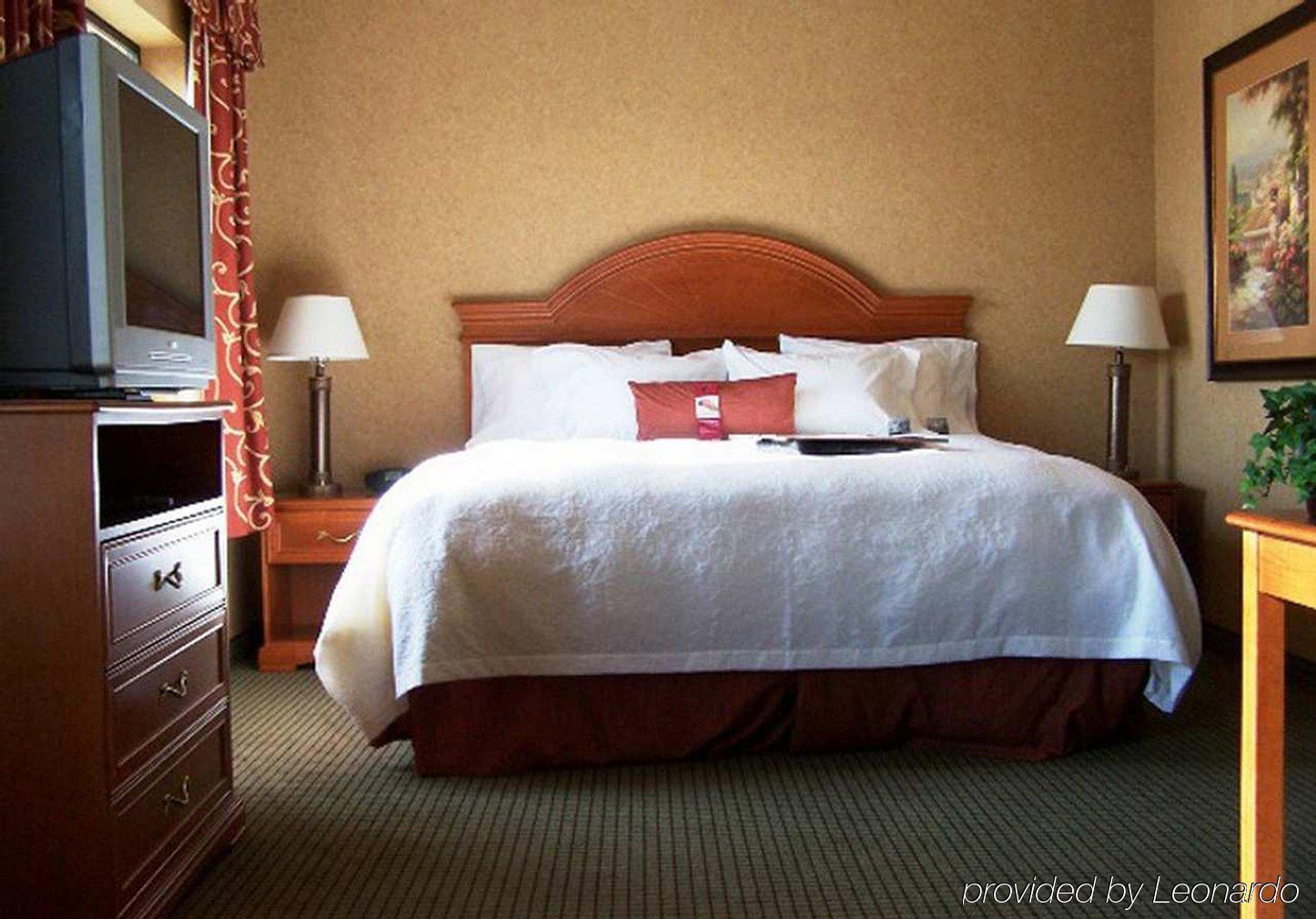 Hampton Inn & Suites Юба-Сити Номер фото